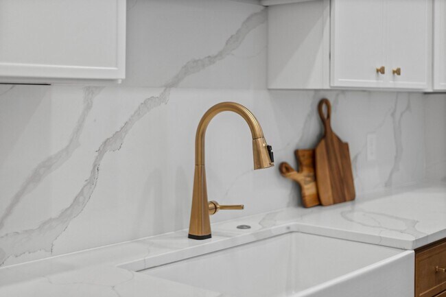 Building Photo - Furnished Luxury Home for Rent-Historic Deutschtown/Northside