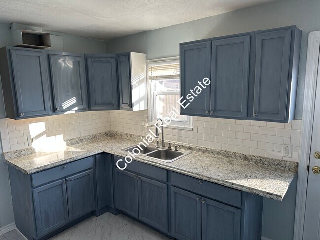 Building Photo - 205 E Tierra Blanca Rd
