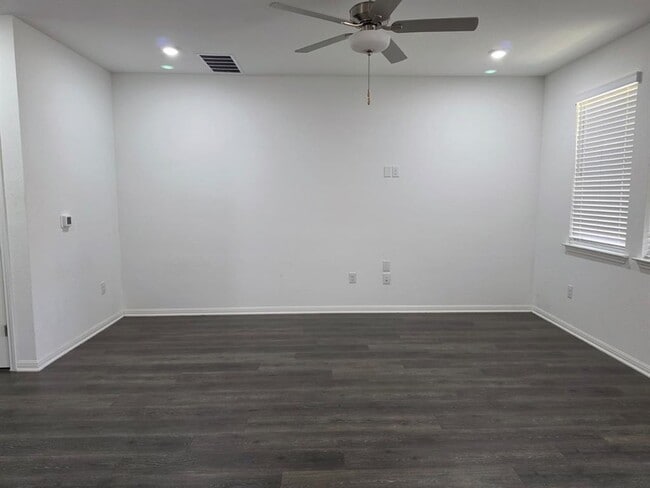 Building Photo - 2913 Tavern Dr