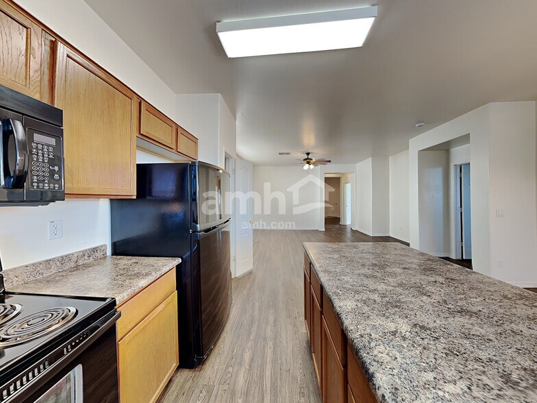 Building Photo - 9360 W Payson Rd