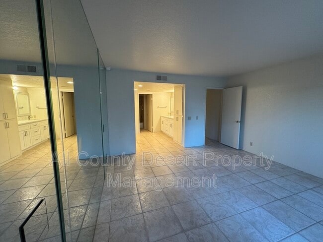 Building Photo - 2701 E Mesquite Ave