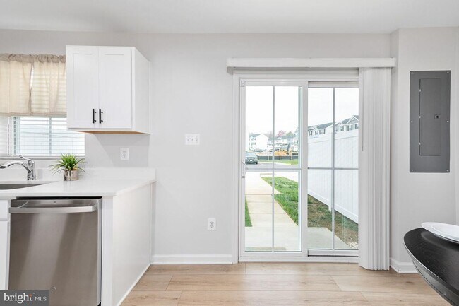 Building Photo - 7233 Statesman Blvd