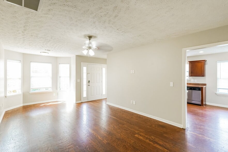 Building Photo - 1428 Sprucedale Dr