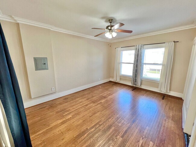 Building Photo - Charming Vintage 1-Bedroom Near Downtown L...