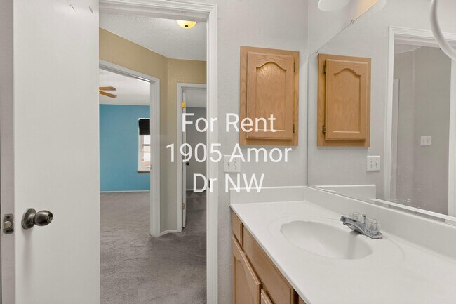 Building Photo - 1905 Amor Dr NW