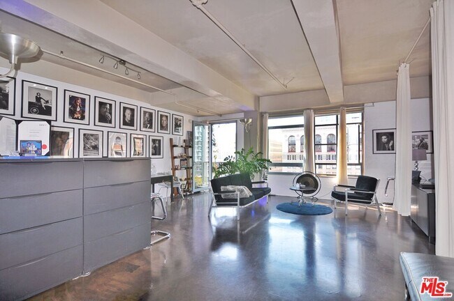 Building Photo - 849 S Broadway