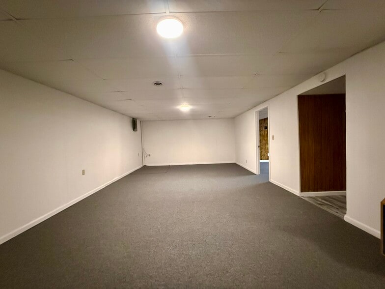 Building Photo - 2604 Eastview Dr