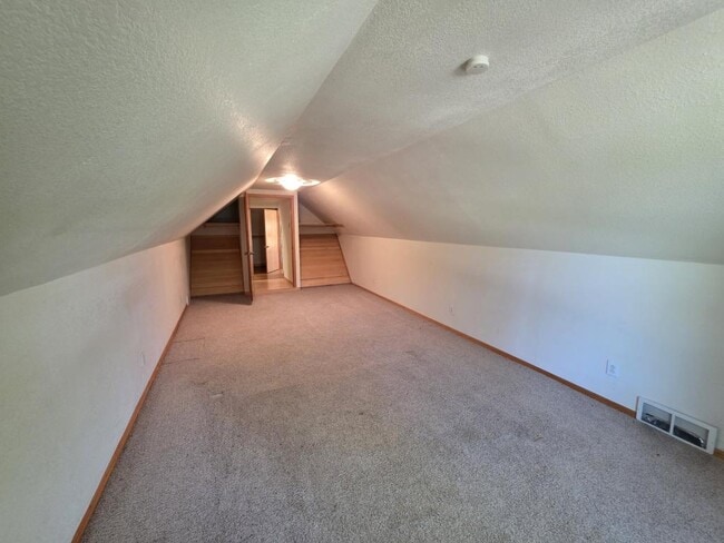 Building Photo - 11934 Goodview Ave