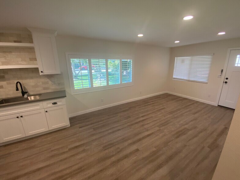 Living room - 1784 N 1st Ave