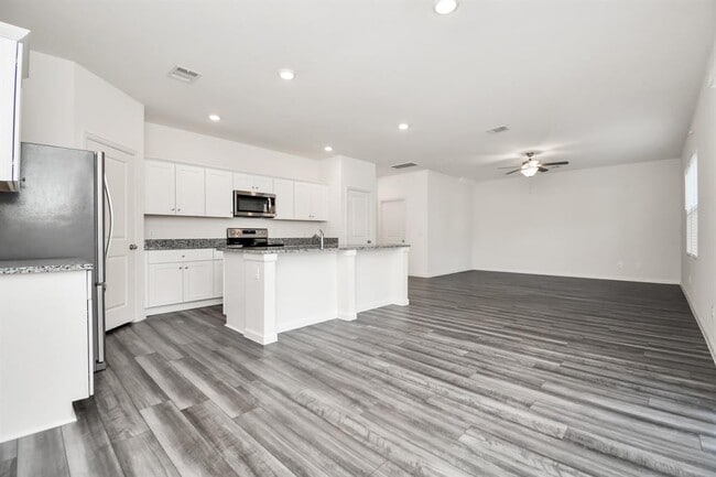 Building Photo - 7814 Hightree Dr