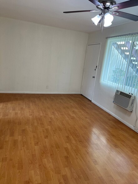 Building Photo - 214 W Maple St