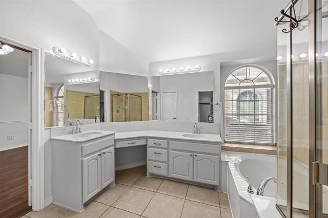 Building Photo - 2217 Trickling Creek Dr