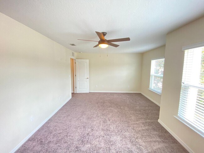 Building Photo - Beauiful Townhome in Tuscany Place. This i...