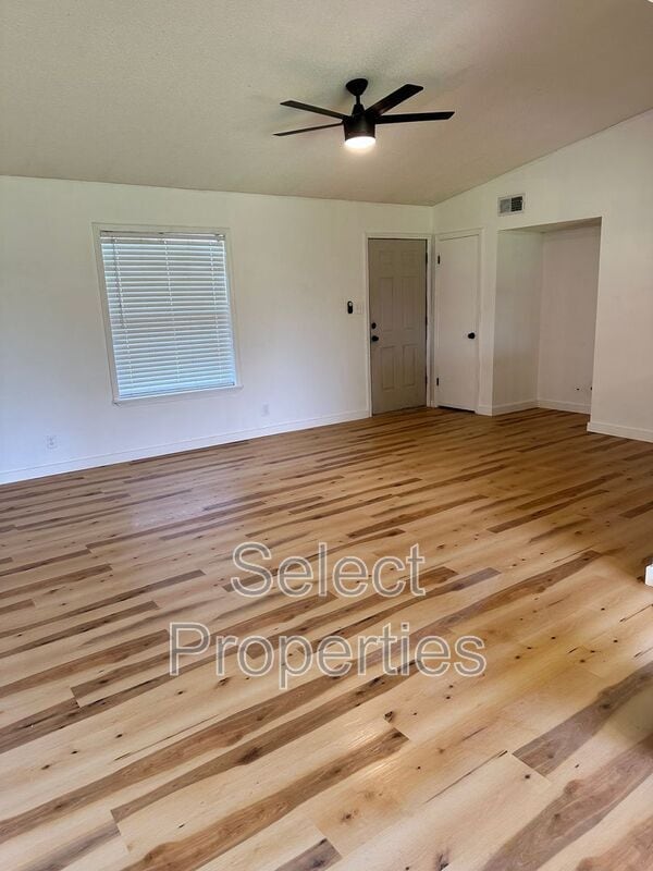 Building Photo - 220 Ada Dr