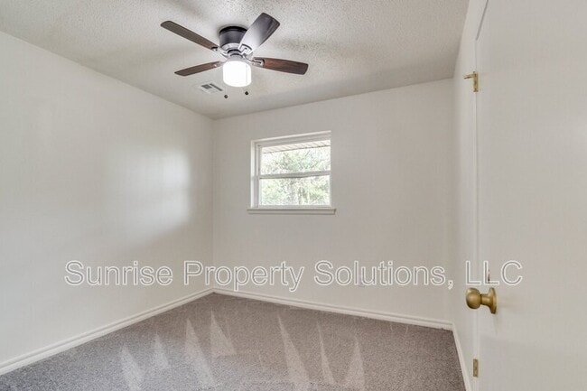 Building Photo - 1313 NE 24th St