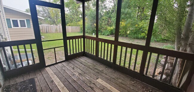 Building Photo - 2261 Springbrook Ct