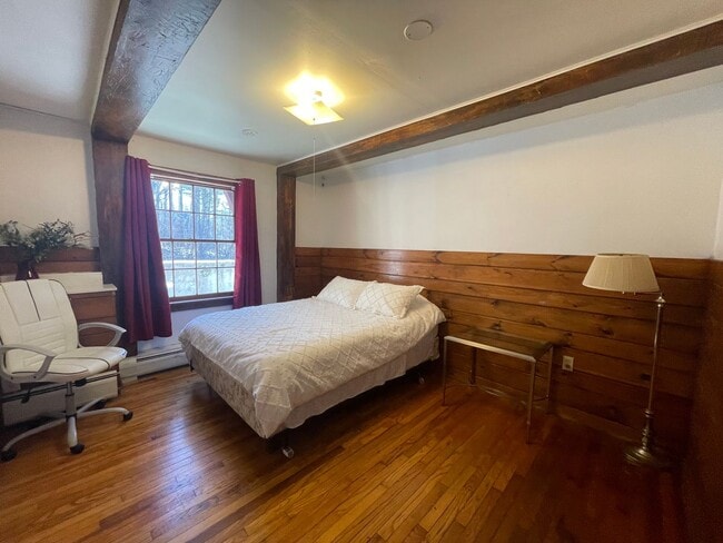 Building Photo - 182 Division St