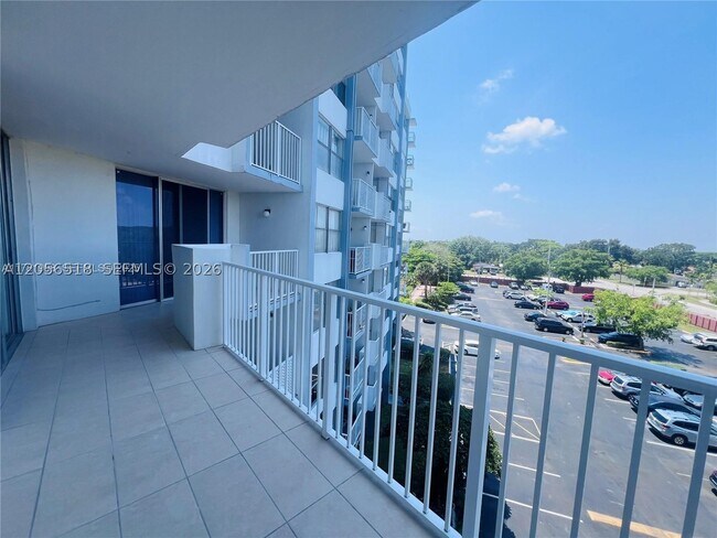Building Photo - 1200 NE Miami Gardens Dr