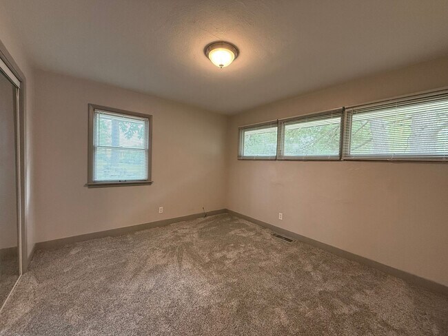 Building Photo - South Shores Ranch!  2 Bedroom, 1 Bath Rea...