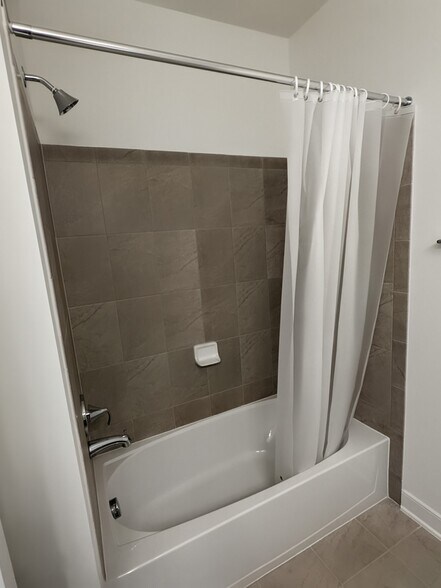 Building Photo - 2005 Henson Norris St