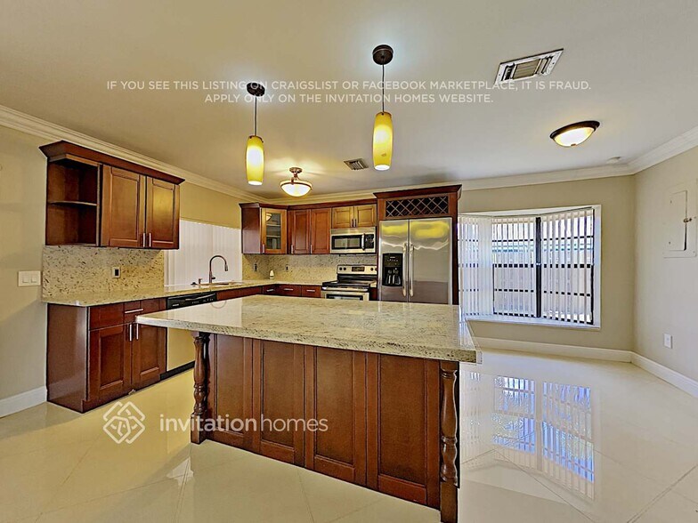Building Photo - 562 SW 168th Way