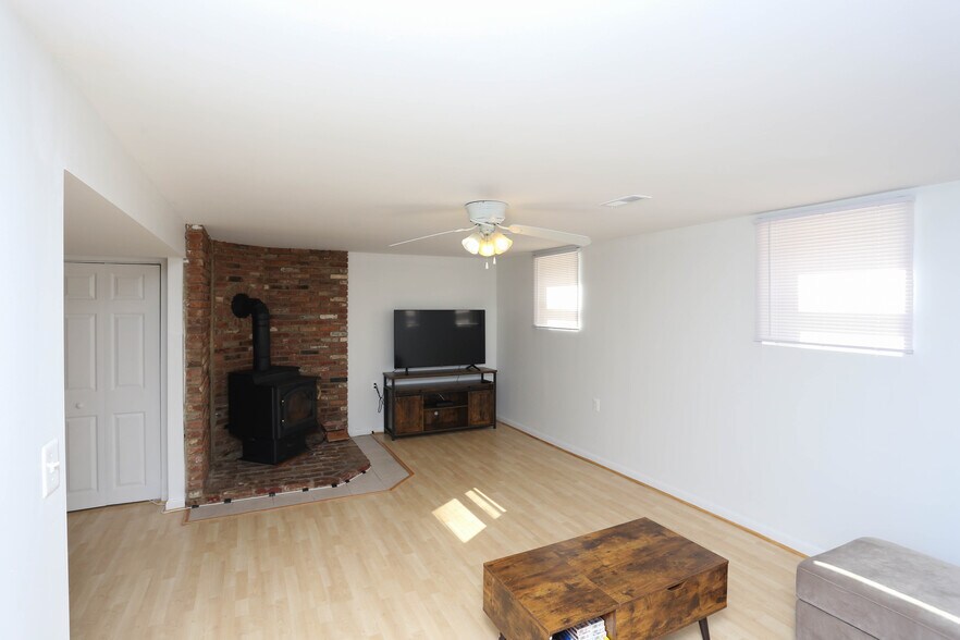 Living Room - 508 Wellham Ave