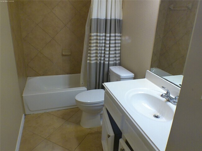 Building Photo - 20207 Emerald Cliff Ln