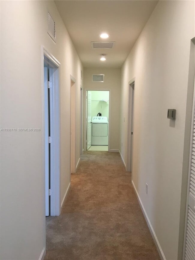 Building Photo - 191 SE 35 Ave