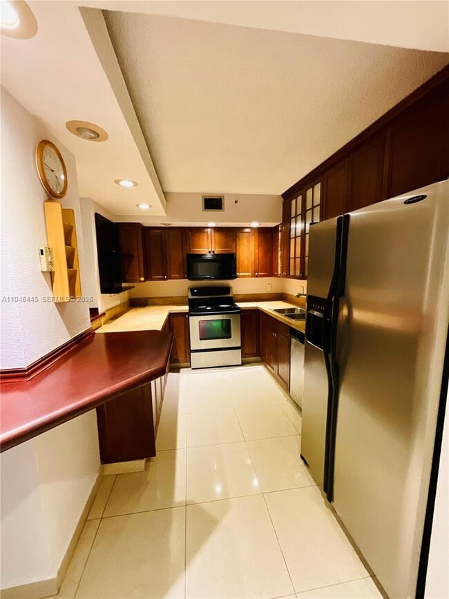 Building Photo - 919 Hillcrest Dr