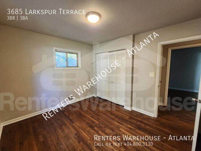 Building Photo - &quot;Modern Elegance Meets Comfort: Your ...