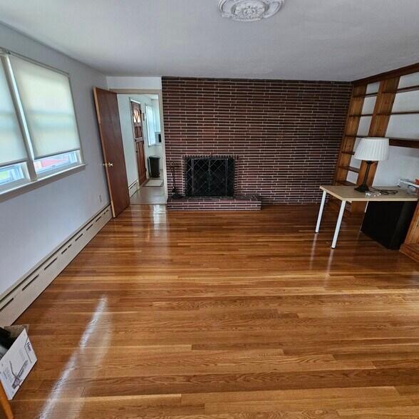 Building Photo - 18 Cresthill Rd
