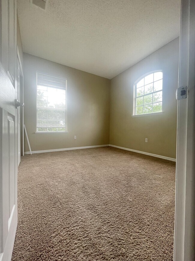 Building Photo - 2801 Eagles Roost Cir