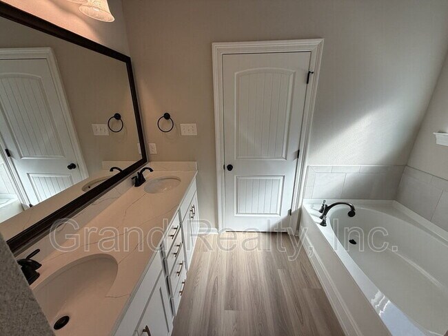 Building Photo - 4689 Sago Palm Cir