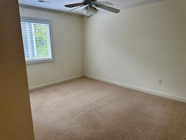 Building Photo - 2 bedroom condo in Williamsburg - Available August 2026!