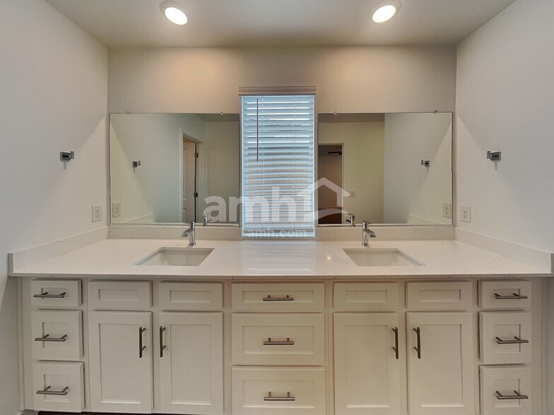 Building Photo - 9568 E Friedel Dr