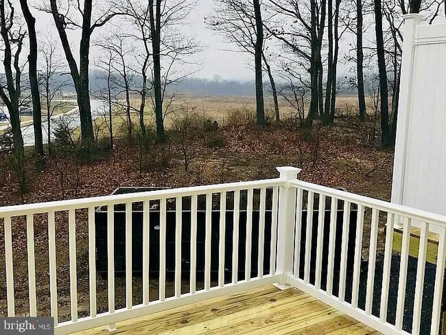 Building Photo - 4925 Laurel Dr