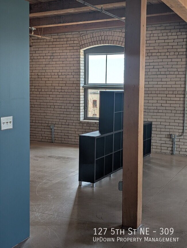 Building Photo - 127 5th St NE