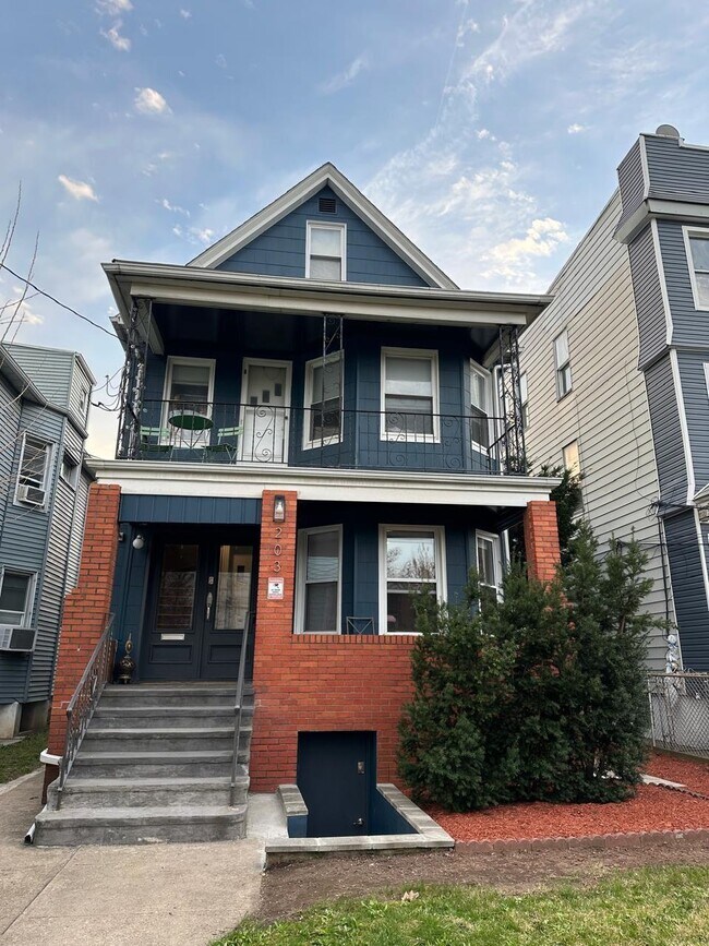 Building Photo - 203 Duncan Ave