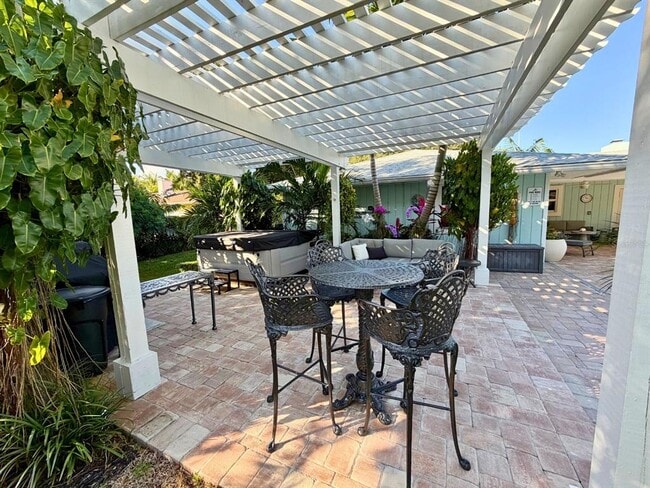 Building Photo - 1945 Anglers Cove