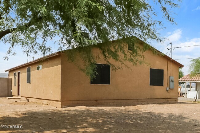 Building Photo - 2558 E Broadway Rd