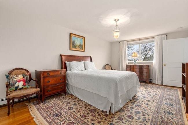 Building Photo - 10 Chester St