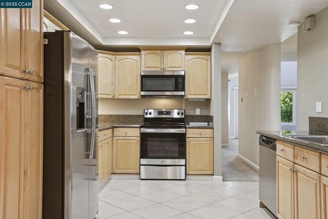 Building Photo - 1035 Alta Mesa Dr