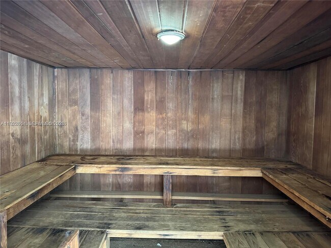 Building Photo - 2970 NE 16th Ave