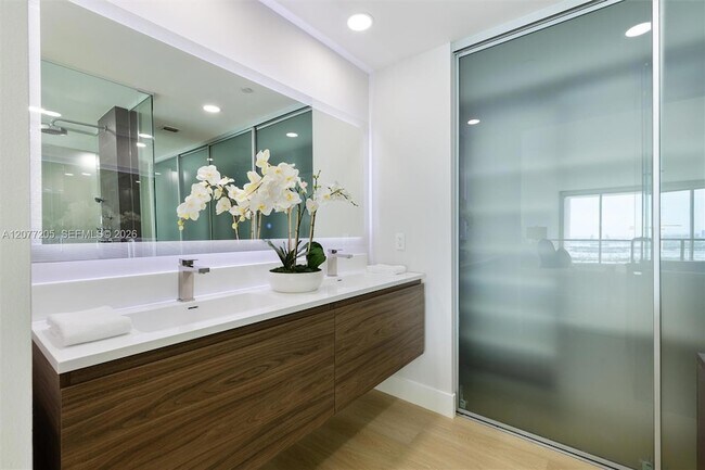 Building Photo - 1040 Biscayne Blvd