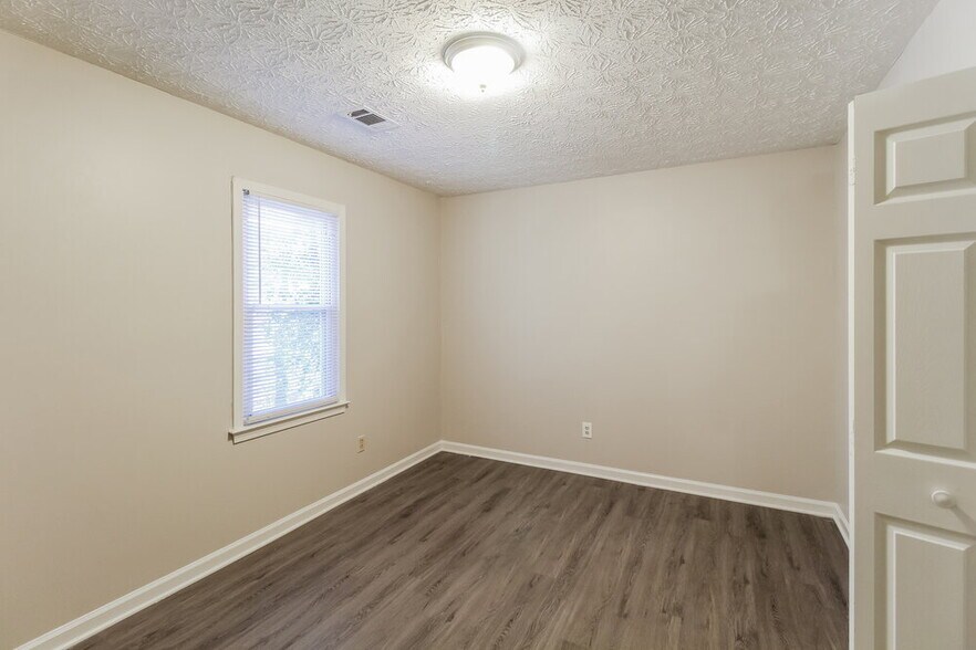 Building Photo - 2671 Ashley Cir