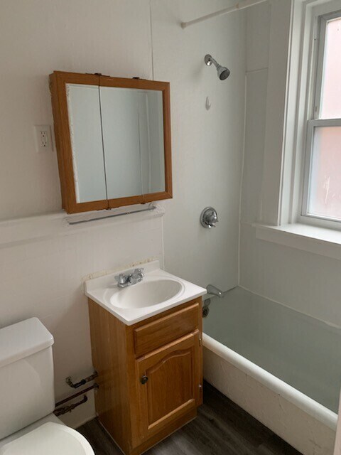 Building Photo - 231 Park Dr
