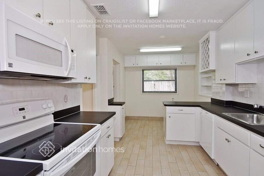 Building Photo - 840 Huntington Pl