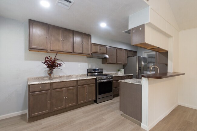Building Photo - 5704 Leggett Ln