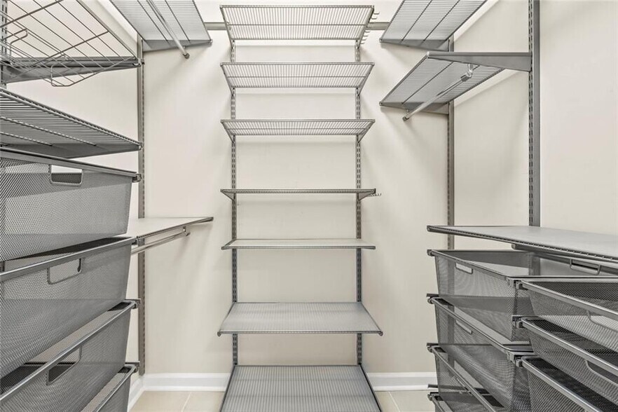 Building Photo - 955 Juniper St NE