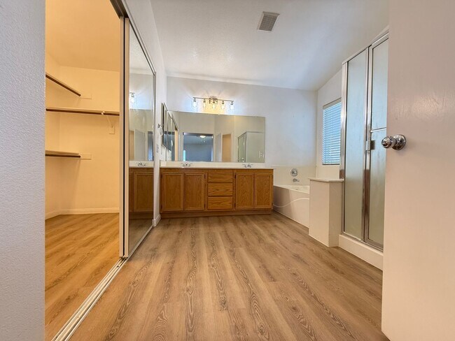 Building Photo - 9536 Sunshade Ct